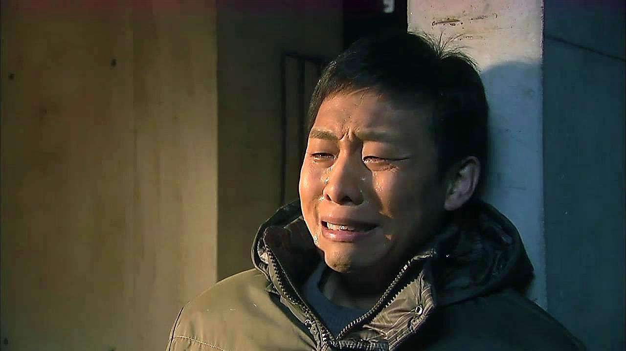 这话,让张译感到万分绝望,再也没有控制自己,坐在地上嚎啕大哭起来.