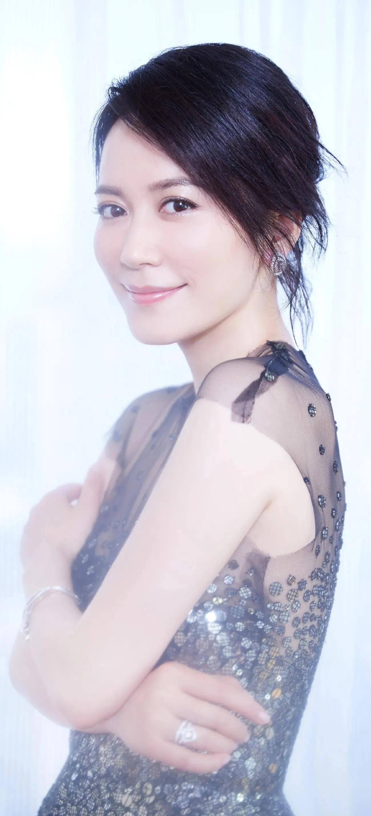 回顾演员俞飞鸿长得漂亮戏也好为人低调不张扬追求平淡生活