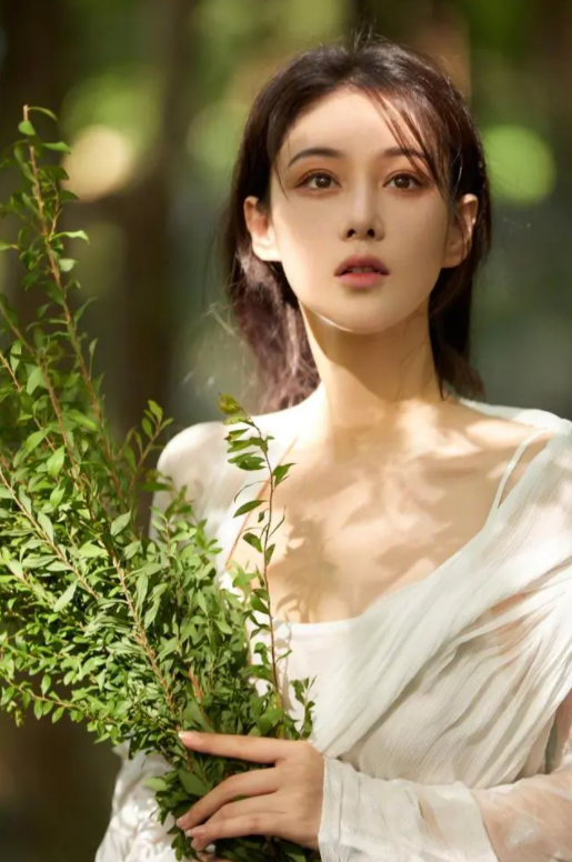 还没有读到一年,张馨予就自作主张地转到了无锡商业职业技术学院,改学