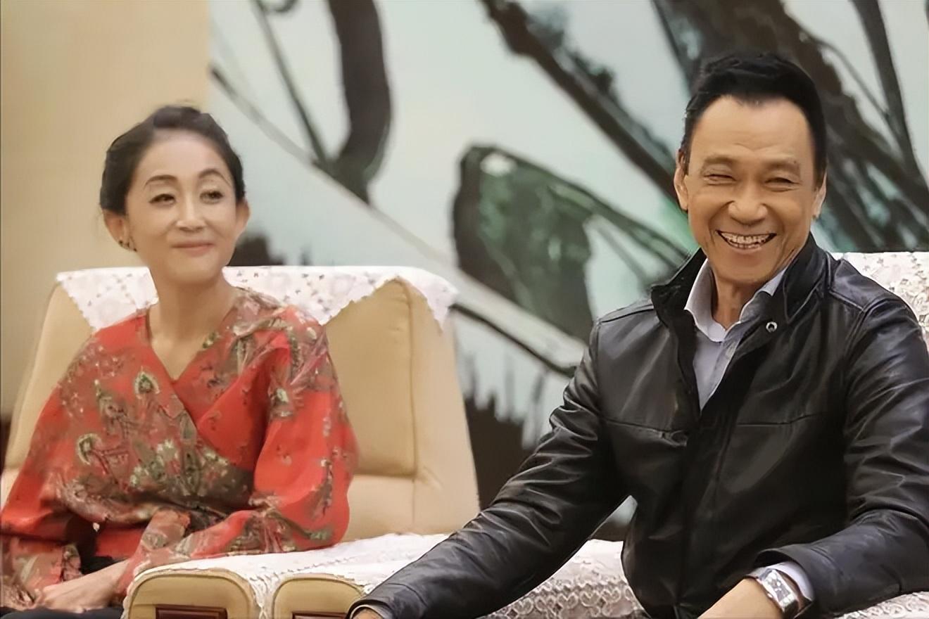 比陈瑾大2岁的哥哥陈准,是著名摄影师,因为兄妹俩都是事业心极强的人