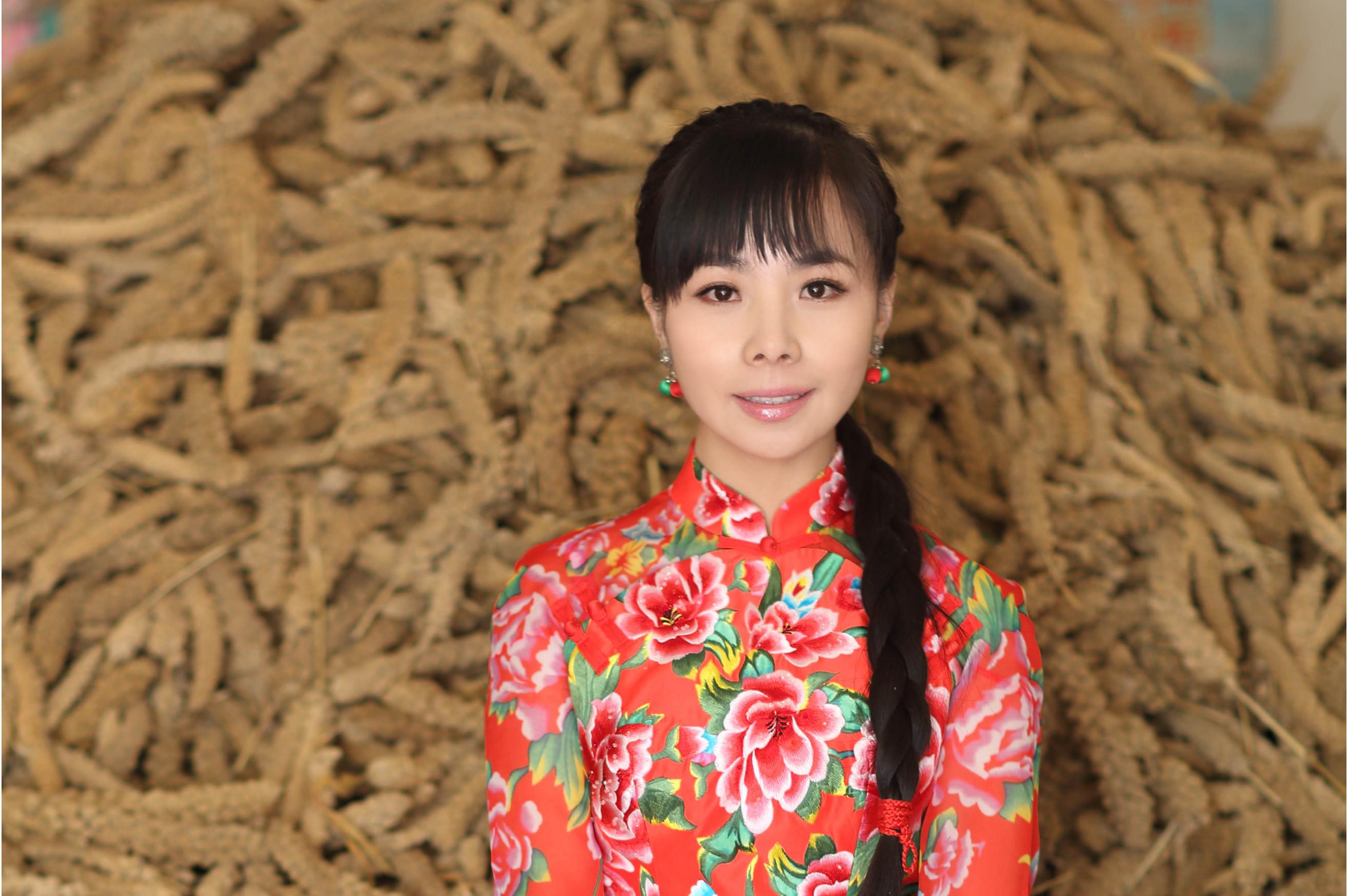 回顾王二妮成名后放弃百万年薪嫁农村小伙婆婆态度让她不后悔