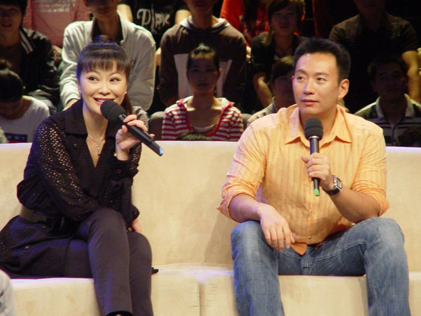 回顾王小骞和丈夫坚持丁克愁坏婆婆41岁意外得子全家乐开怀