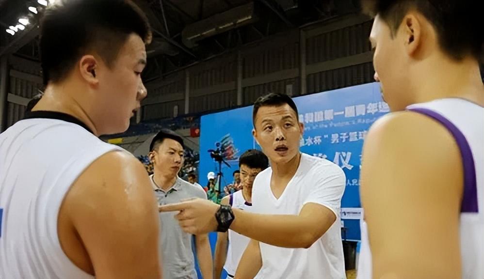 篮球破坏重心（篮球破坏重心过人） 篮球粉碎
重心（篮球粉碎
重心过人）《篮球粉碎机》 篮球资讯