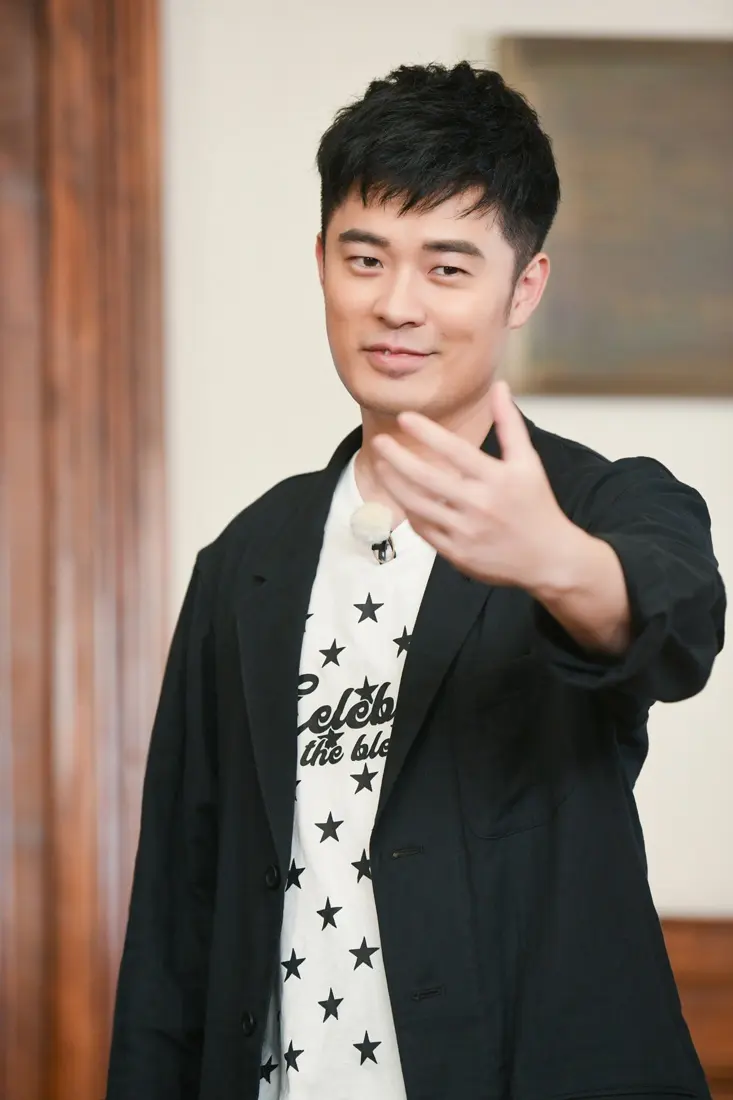 回顾陈赫二婚娶大1岁张子萱婚后生俩孩如今一家人其乐融融