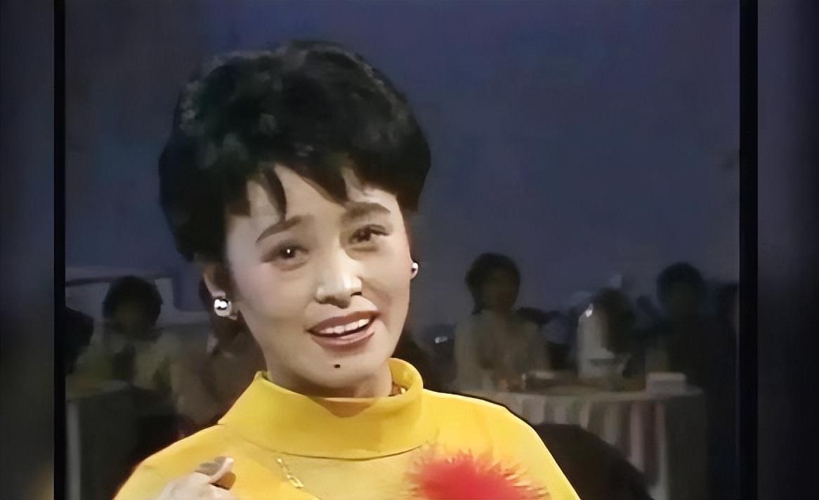 回顾歌手郑绪岚:为爱远赴美国被抛弃,男友患癌去世,今孑然一身
