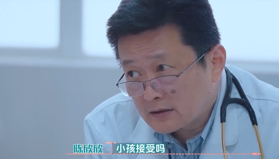 结束之后,心脏中心主任陈欣欣竟然拽着一口英文跟病人妈妈沟通病情