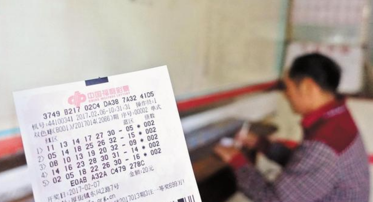 2011年浙江农村小伙中56亿双色球十年后现身中奖毁了我一生