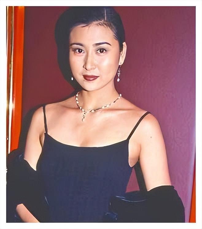 回顾吴雪雯曾艳压邱淑贞得罪导演被打断肋骨嫁富商后选择退圈