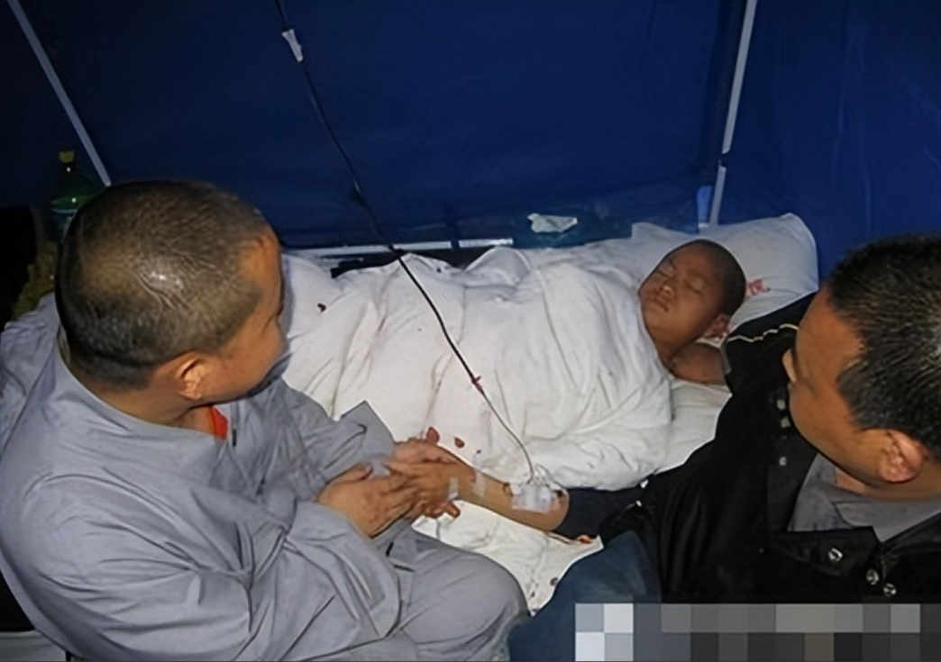 2008年汶川地震高僧破三戒收留孕妇生108名罗汉娃后来如何