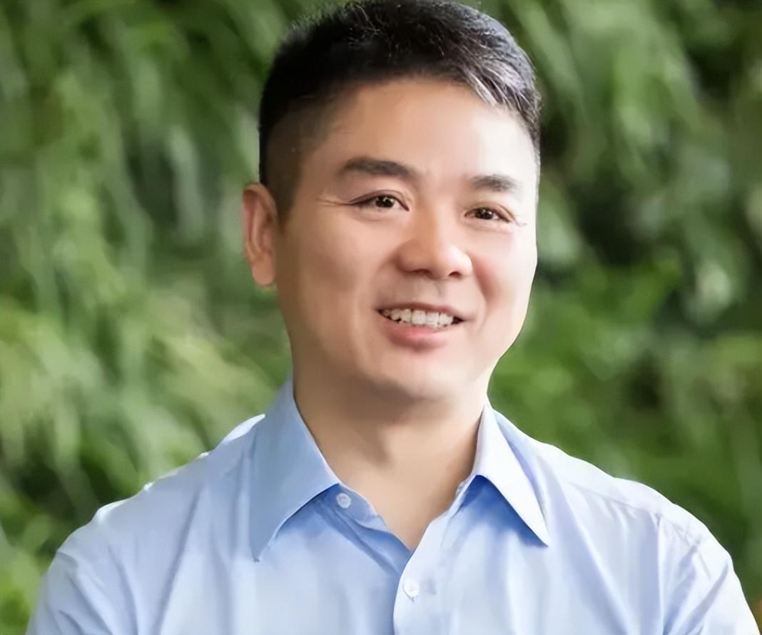 回顾:一句"他是我弟",网友们纷纷喊话,刘强东这波"赢麻了"