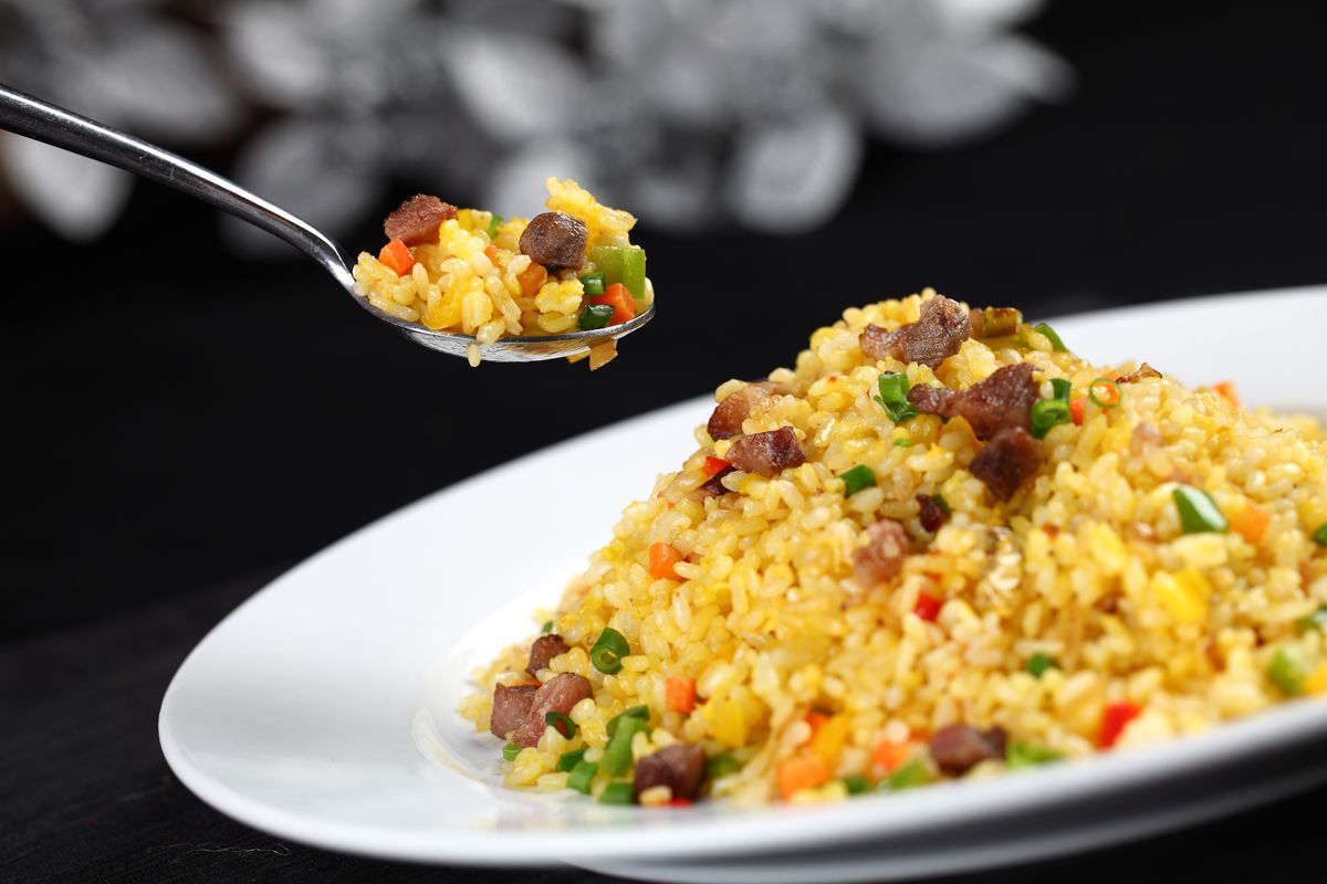 牛肉炒饭经典做法,肉质软嫩,孩子每次上桌两三下就吃光,太香了