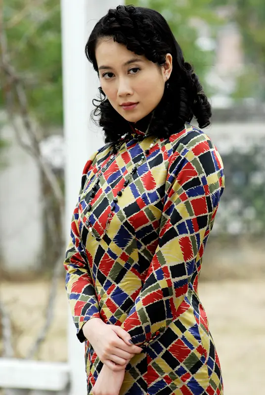 回顾温峥嵘长得漂亮戏也好为人低调不张扬追求平淡生活