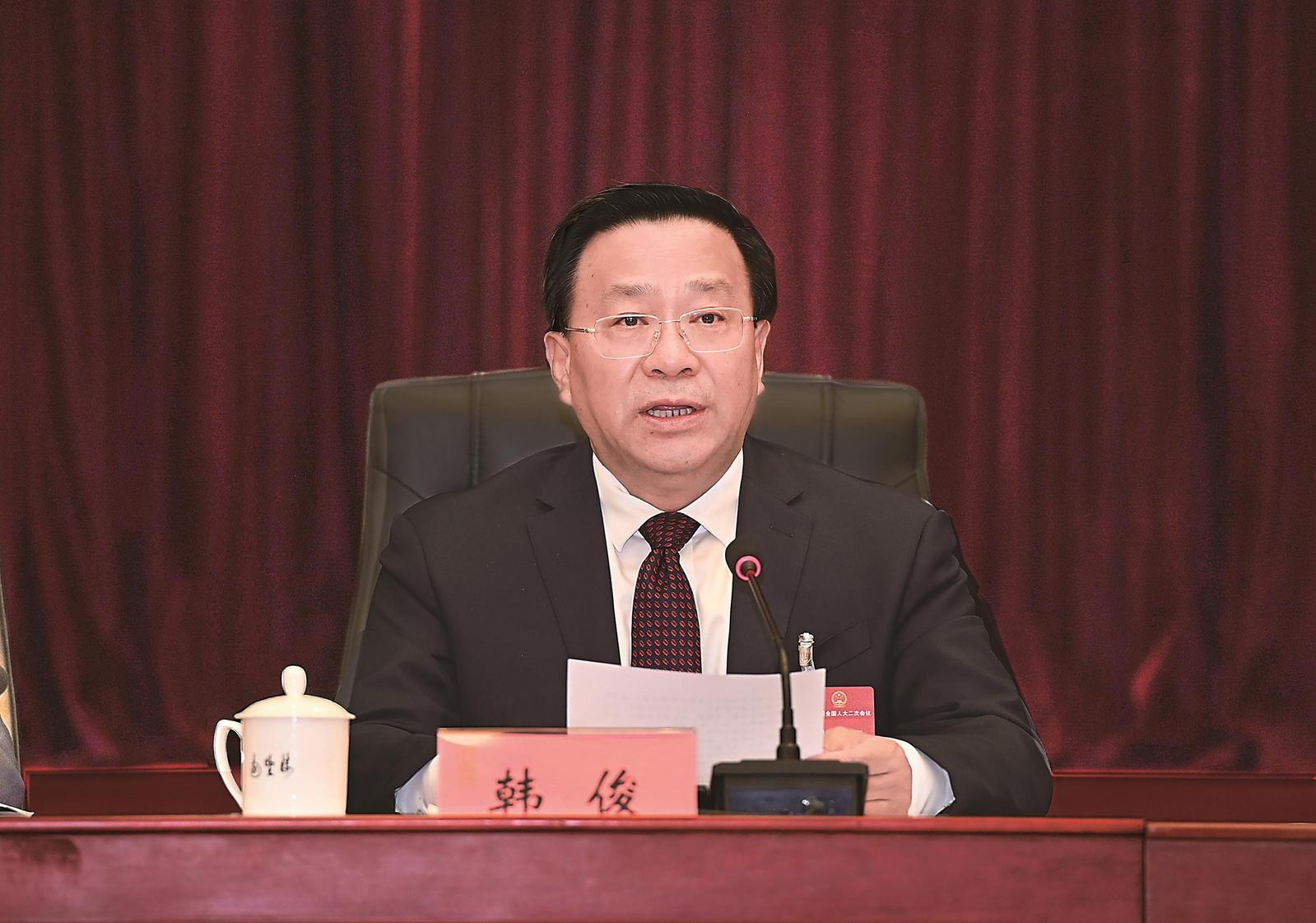 全国人大代表,安徽省委书记,省人大常委会主任韩俊审议政府工作报告