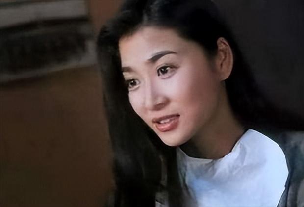 回顾吴雪雯曾艳压邱淑贞得罪导演被打断肋骨嫁富商后选择退圈