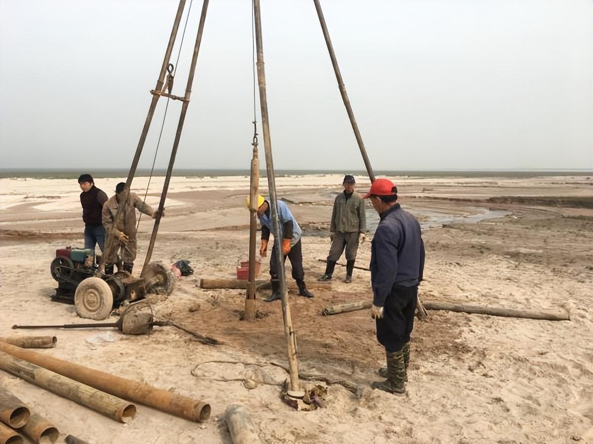 2009年,李文华,陈宜瑜等中科院院士联名向国务院提出建议,反对在