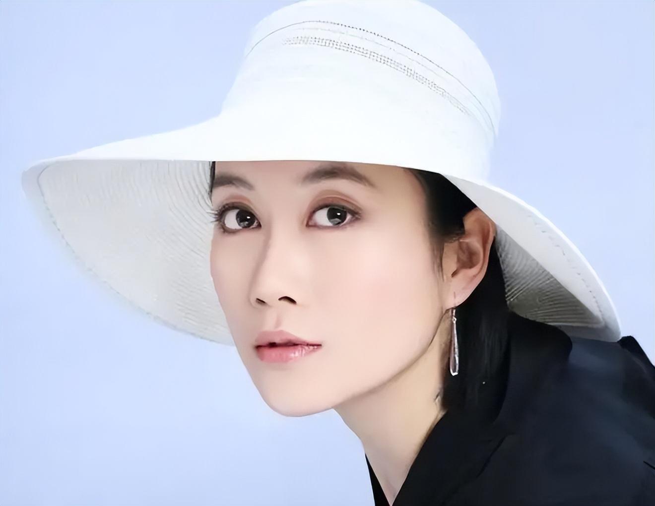 回顾温峥嵘长得漂亮戏也好为人低调不张扬追求平淡生活