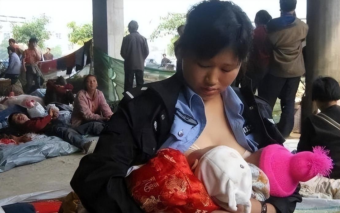 警察妈妈被儿子推倒视频