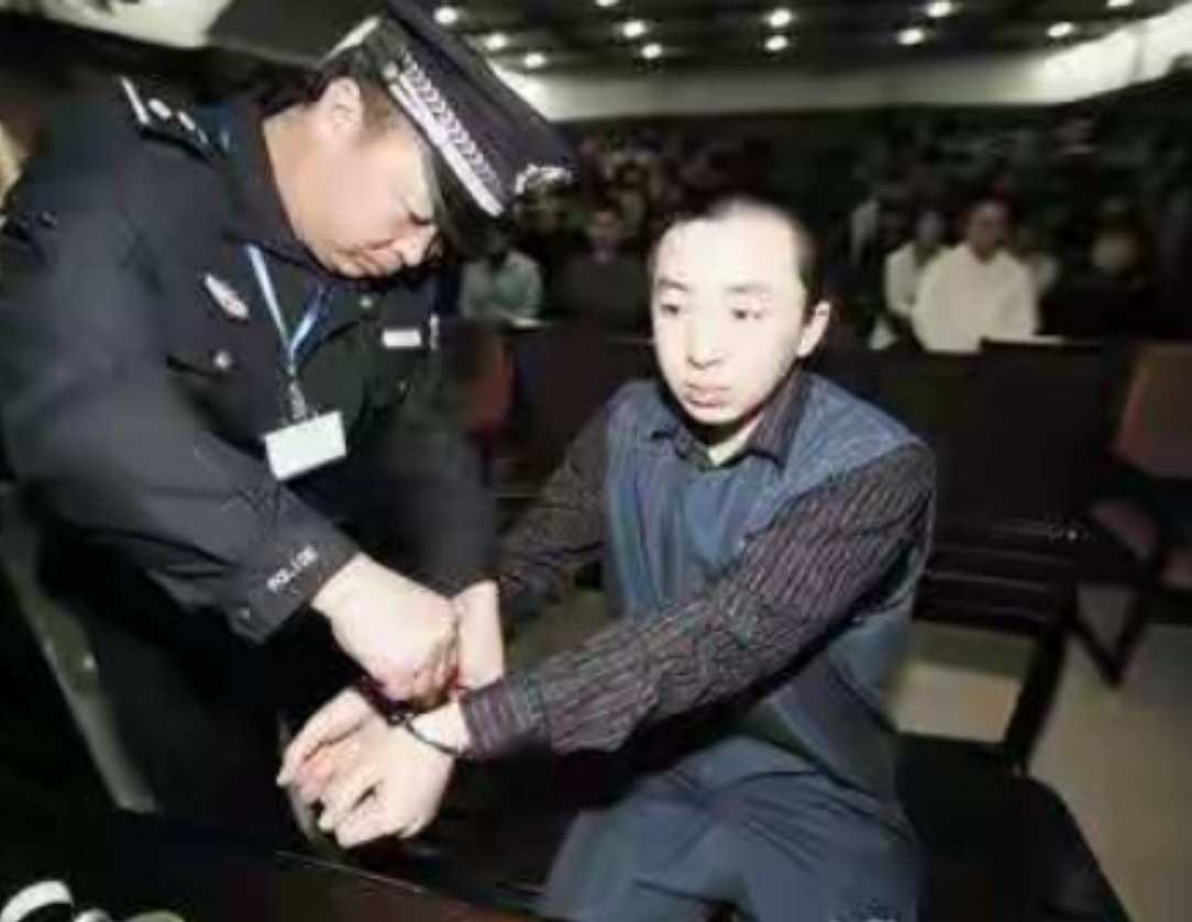他出生于1983年,来自于山西省临汾市的郭家庄社区