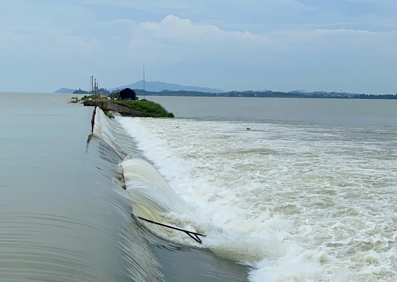 纪实:突破10米,鄱阳湖水大涨!到底是什么原因?大坝修建争议21年