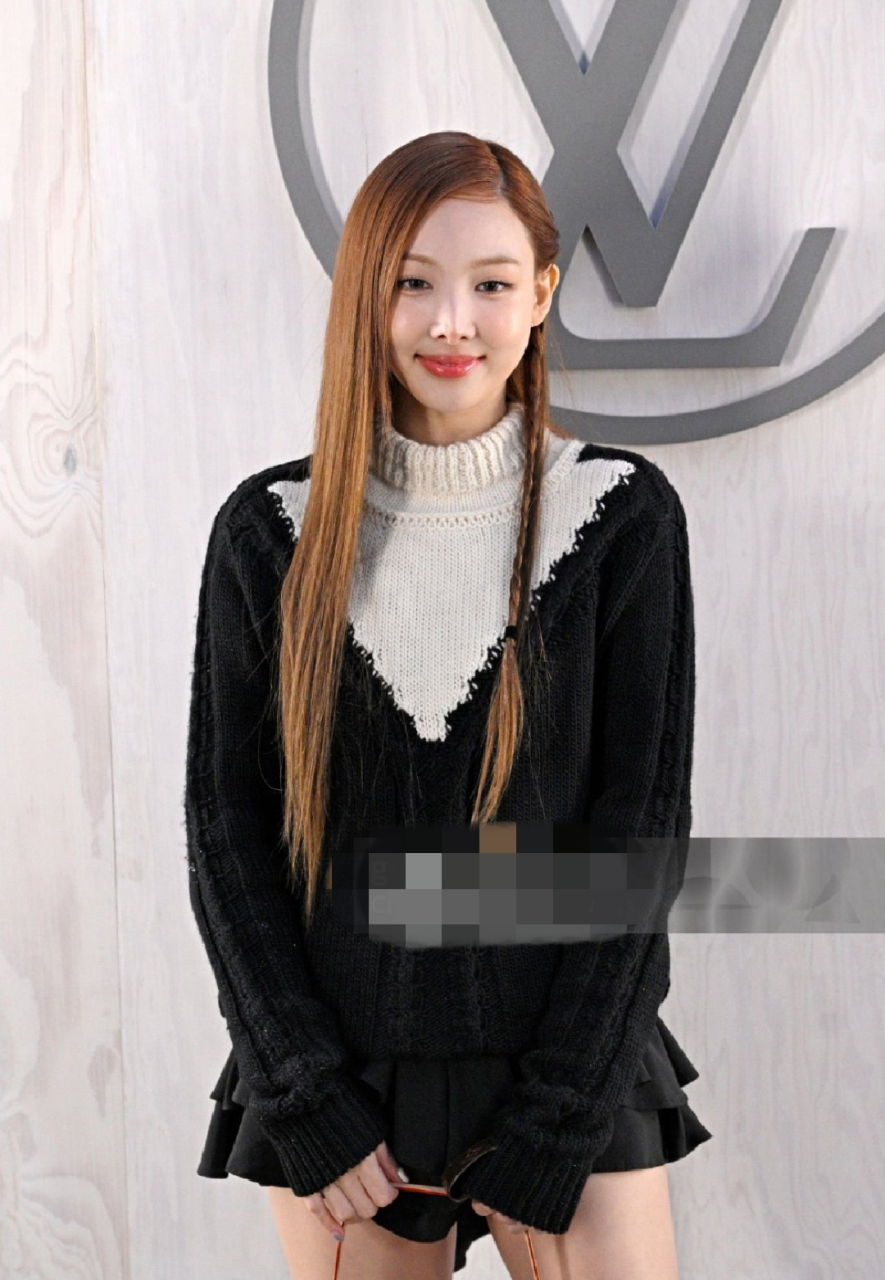 林娜琏,这次造型和妆容不错,鼻子看起来怪怪的