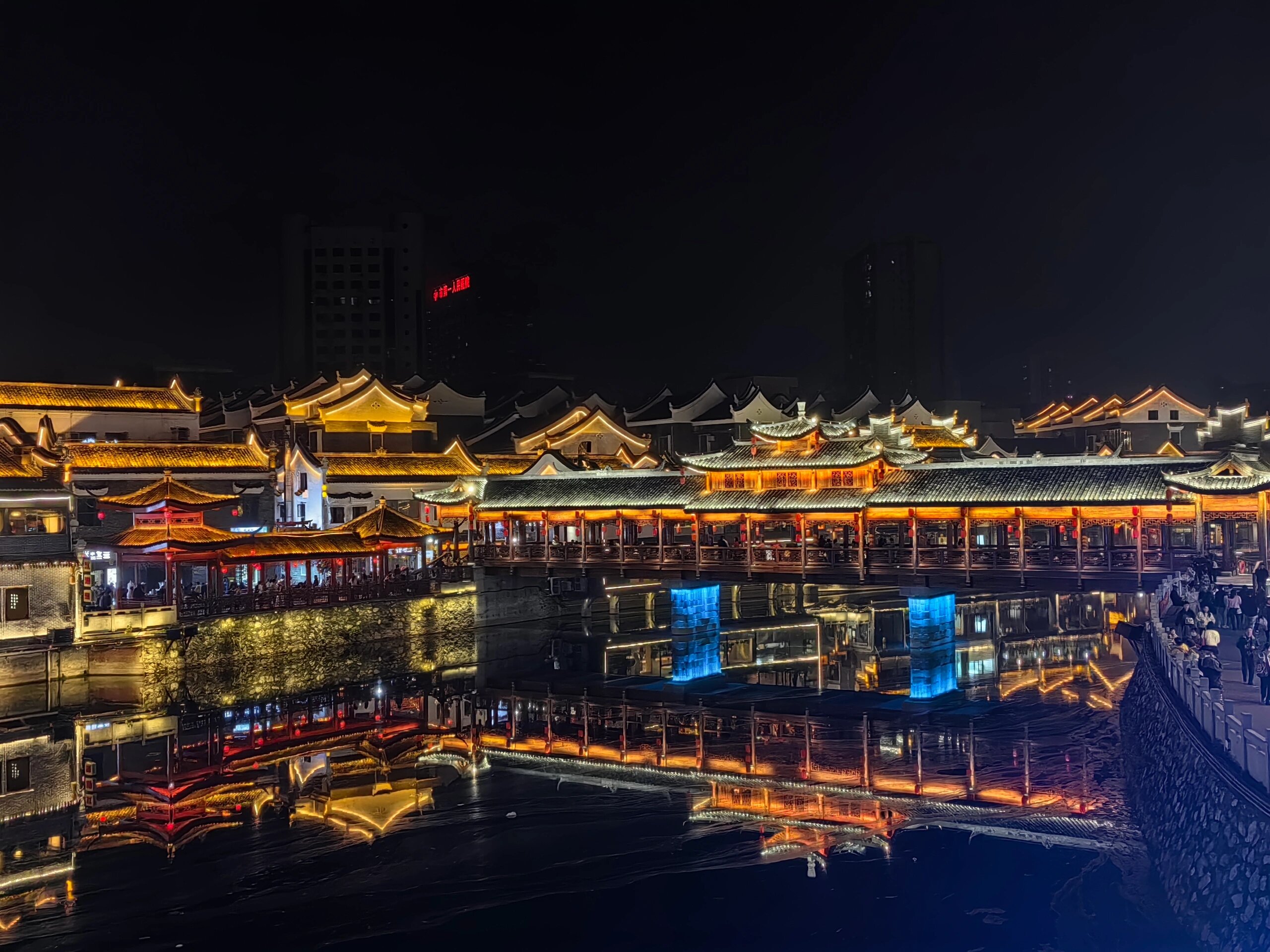 郴州裕后街  晚上的裕后街真的很好看,让我有一种置身于烟火人间的
