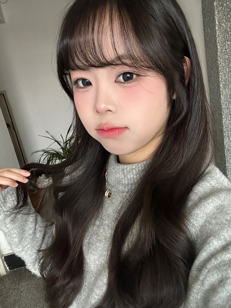 今天,就让我来为大家揭秘如何打造一款纯欲小野猫妆容,让你瞬间变身为