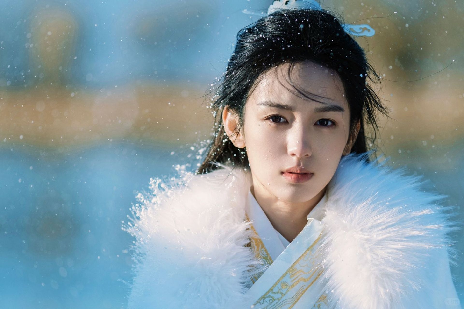 穿越时空的邂逅:周也化身翩翩古风小公子,演绎冬日冰雪奇缘.