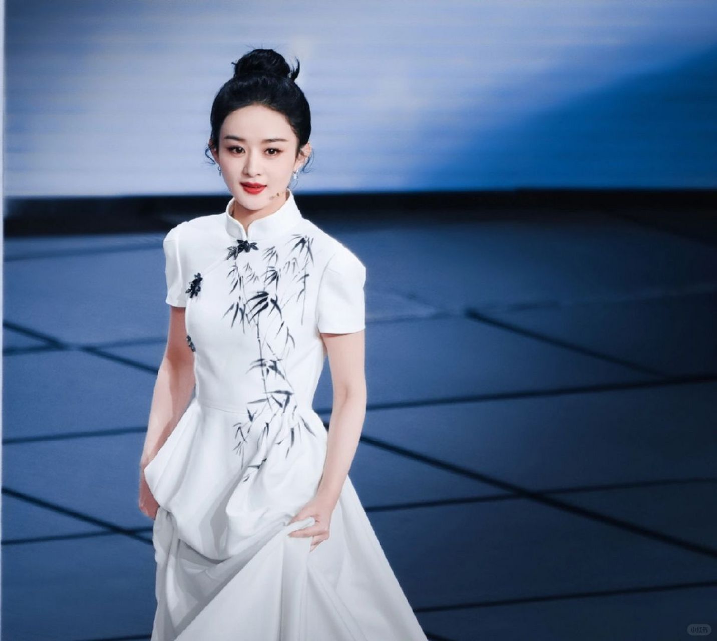 赵丽颖春晚镜头惊艳全场  赵丽颖在央视春晚的镜头下,美得令人窒息.