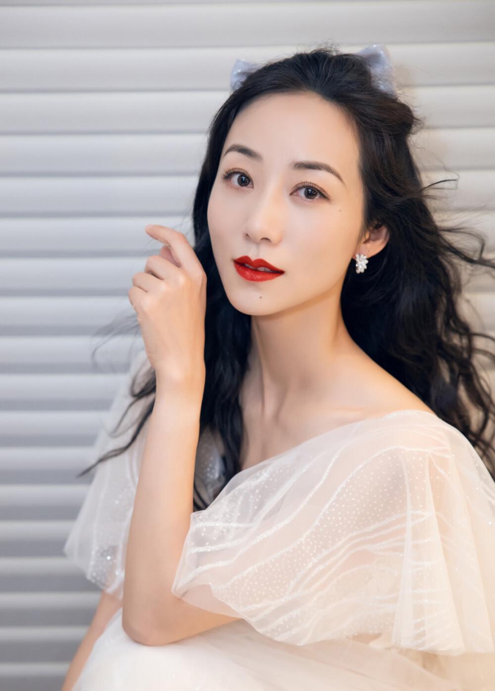 一次节目中,汪涵问韩雪:"如果我送你一套1000平的大别墅,你要不要?