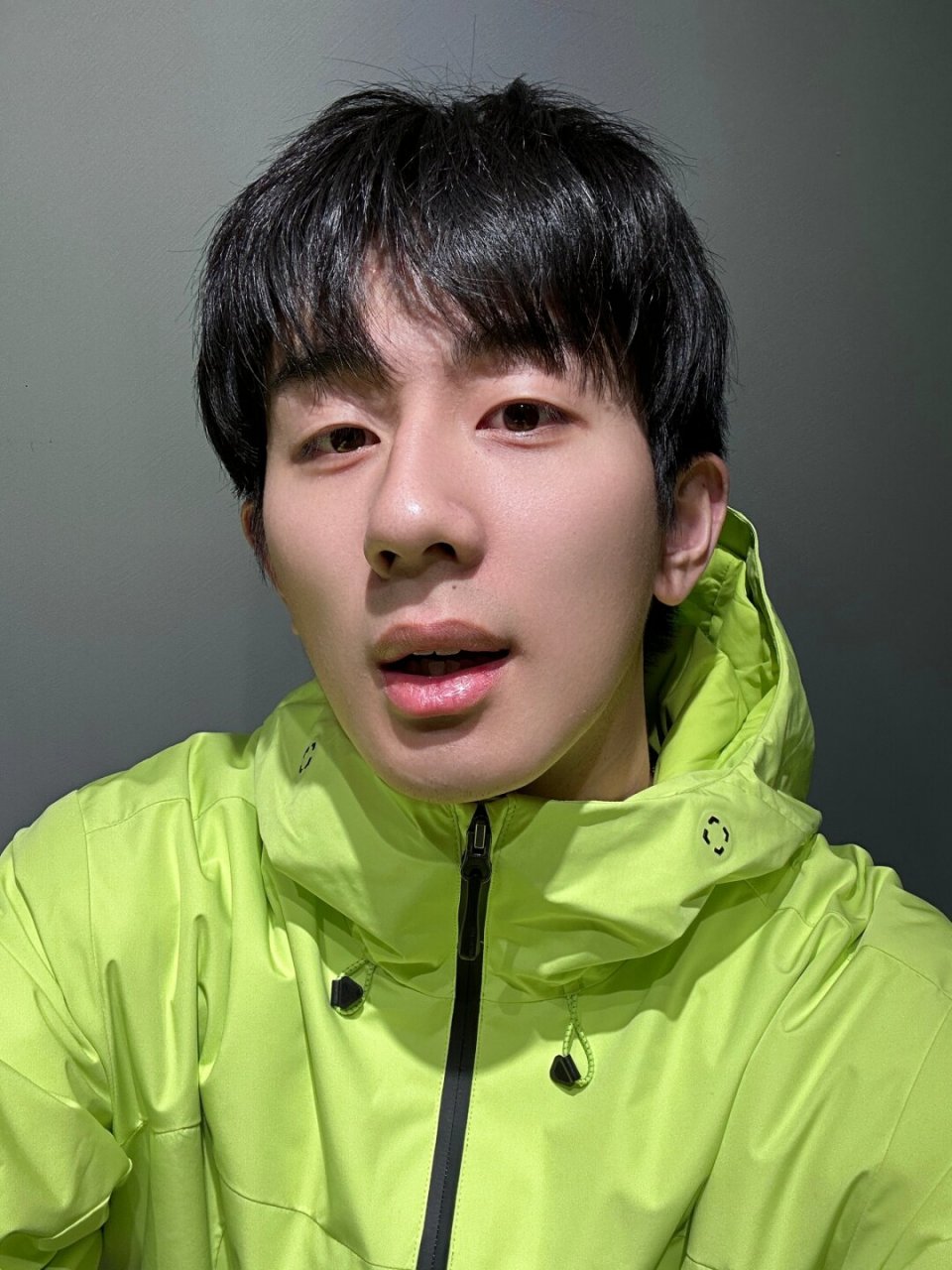 我穿上也可以当王一博嘛  9797 安踏冠军王一博同款棉服终于上线