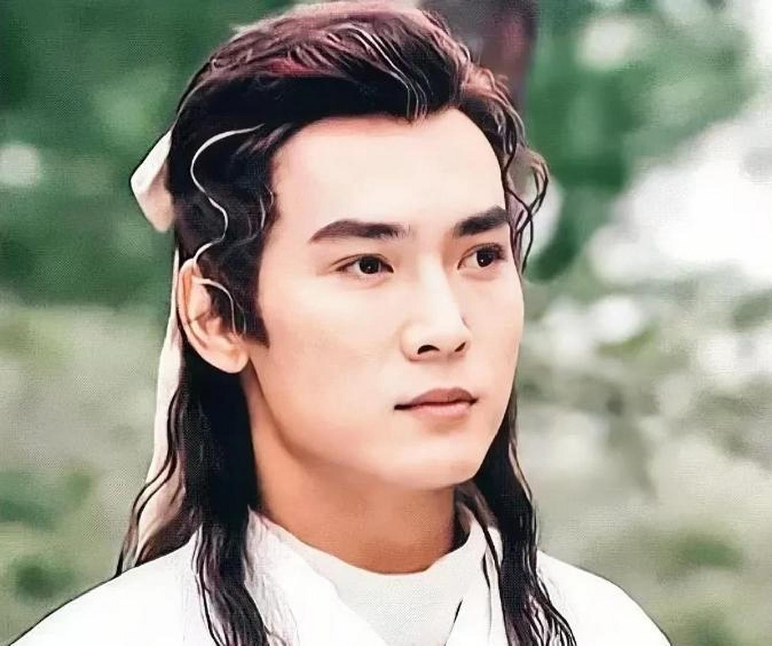 1998年,焦恩俊怕赔偿1000万的违约金,只好硬着头皮跟看似60岁的西门