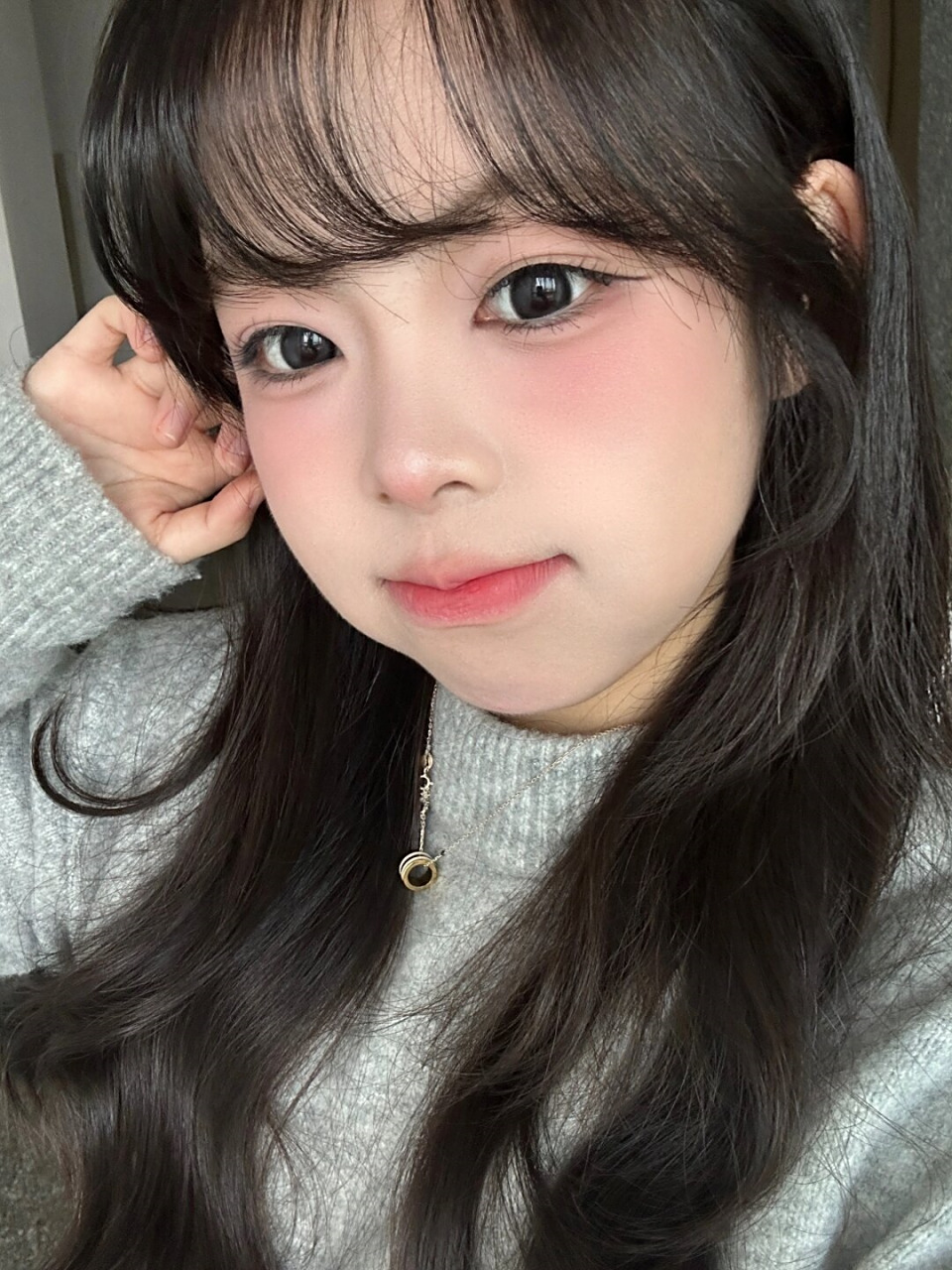 今天,就让我来为大家揭秘如何打造一款纯欲小野猫妆容,让你瞬间变身为