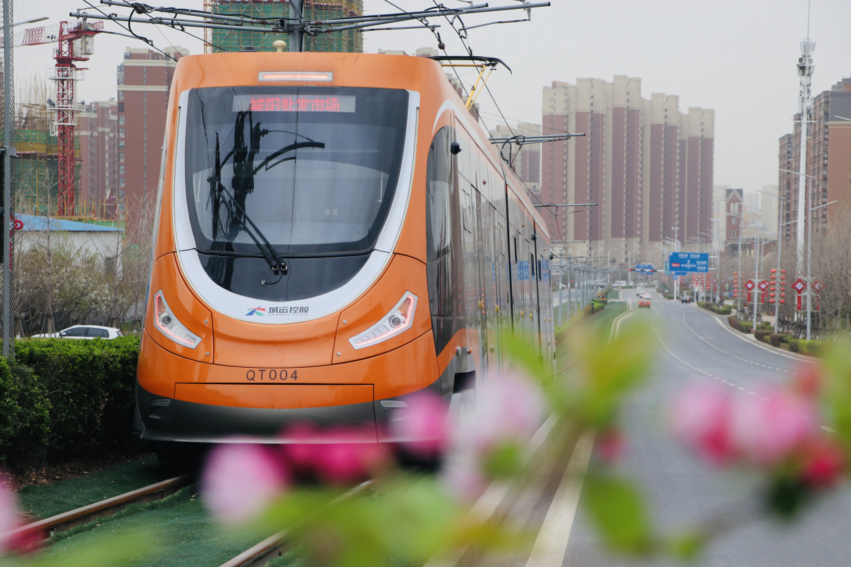 "绕"地球60圈!青岛城运控股轨道巴士交出运营8周年成绩单