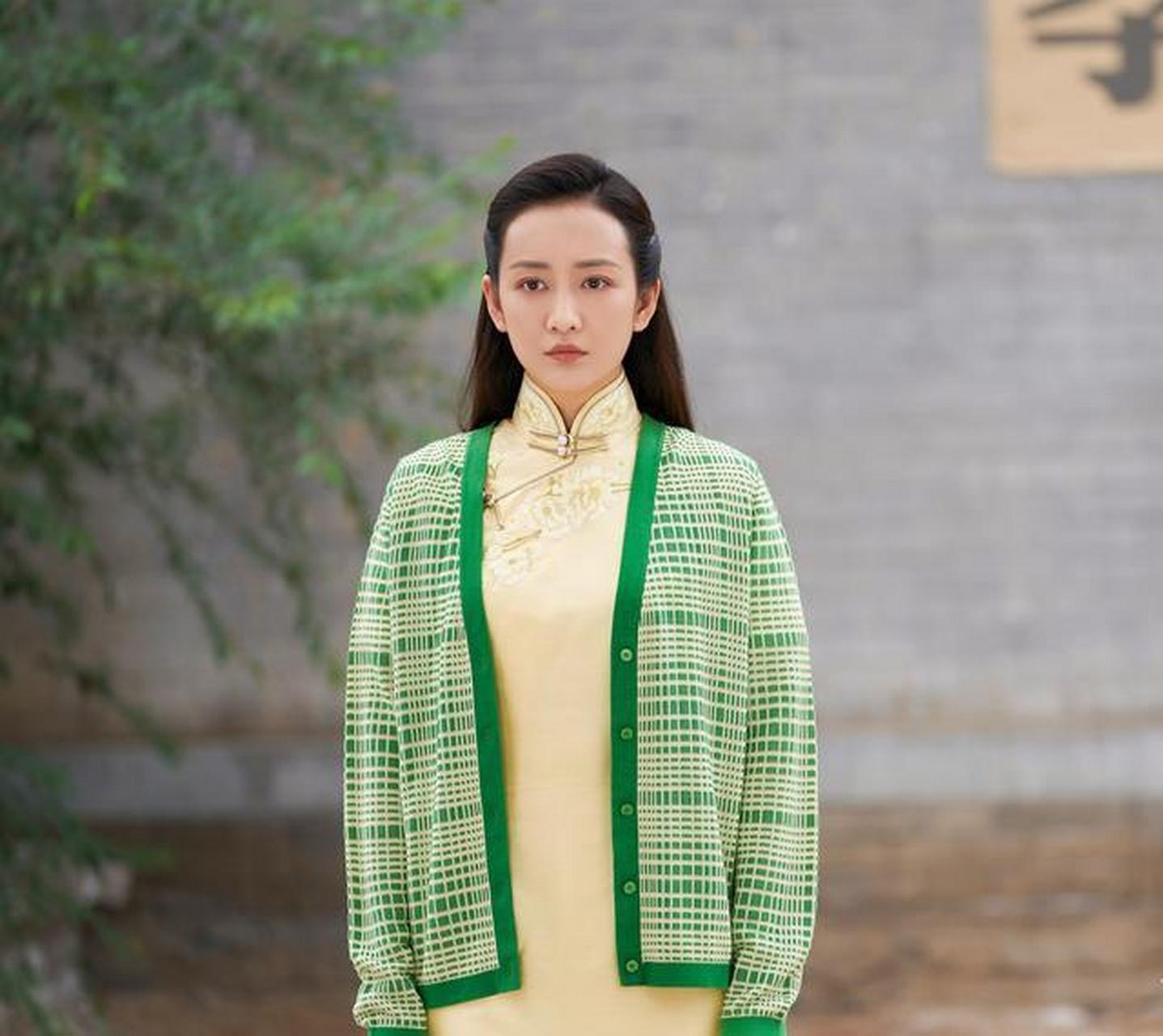 刘蓓共同主演的年代剧《芝麻胡同》中饰演的有情有义美丽动人的牧春花