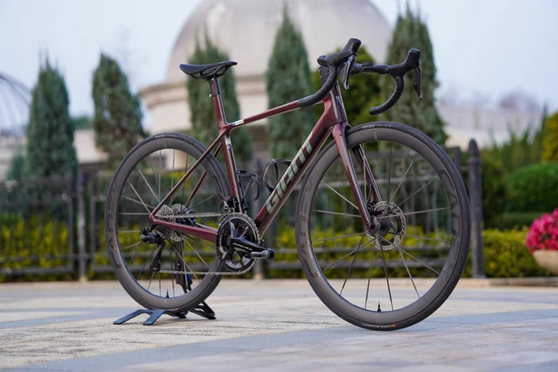 顶配车型售价80800元.[原文:关于第十代捷安特tcr,.