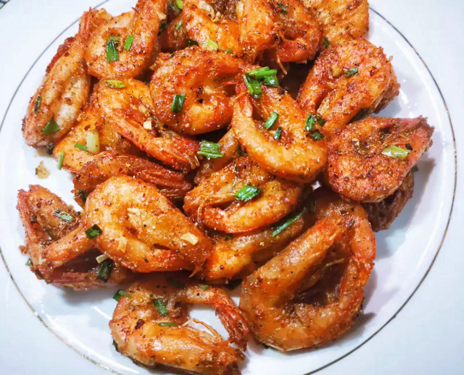 想吃正宗的椒盐虾,给新手推荐一个简单做法,征服孩子味蕾很有效