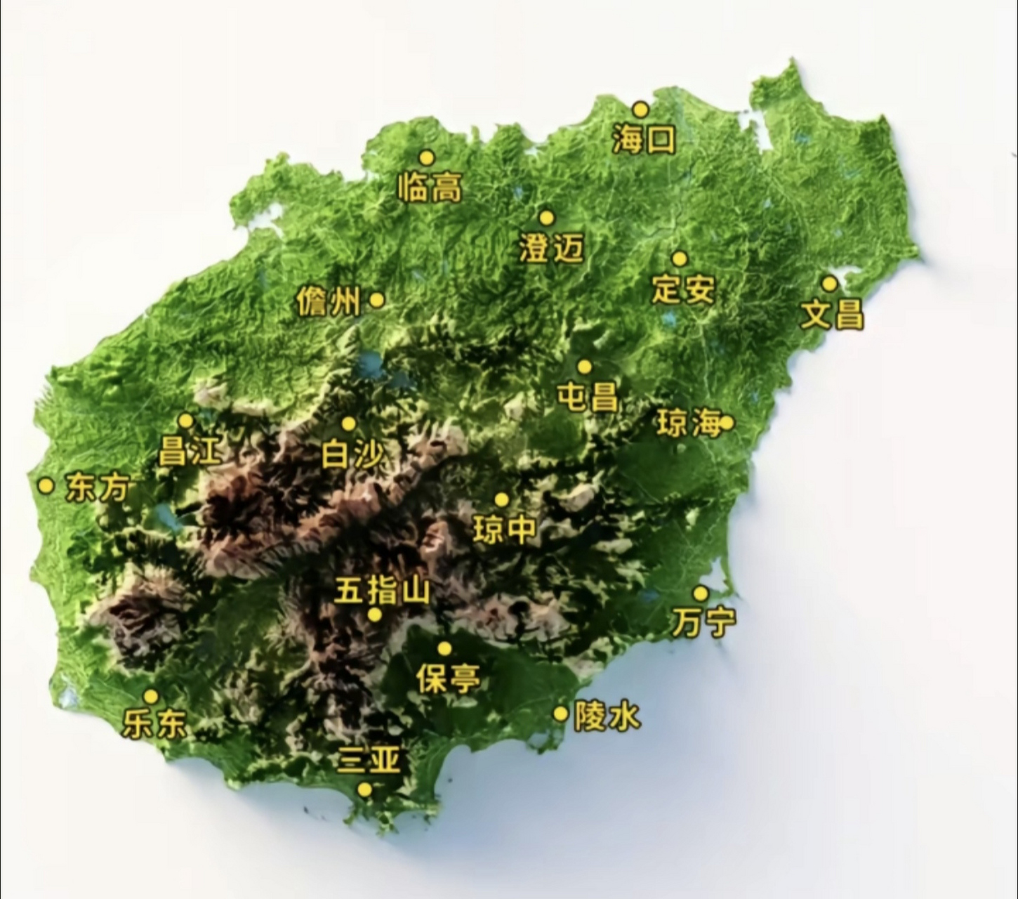 海南岛四周低平,中间高耸,呈穹隆山地形,以五指山,鹦哥岭为隆起核心