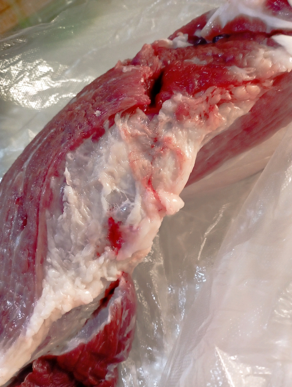 农村现杀笨猪肉,14块钱一斤贵不贵?