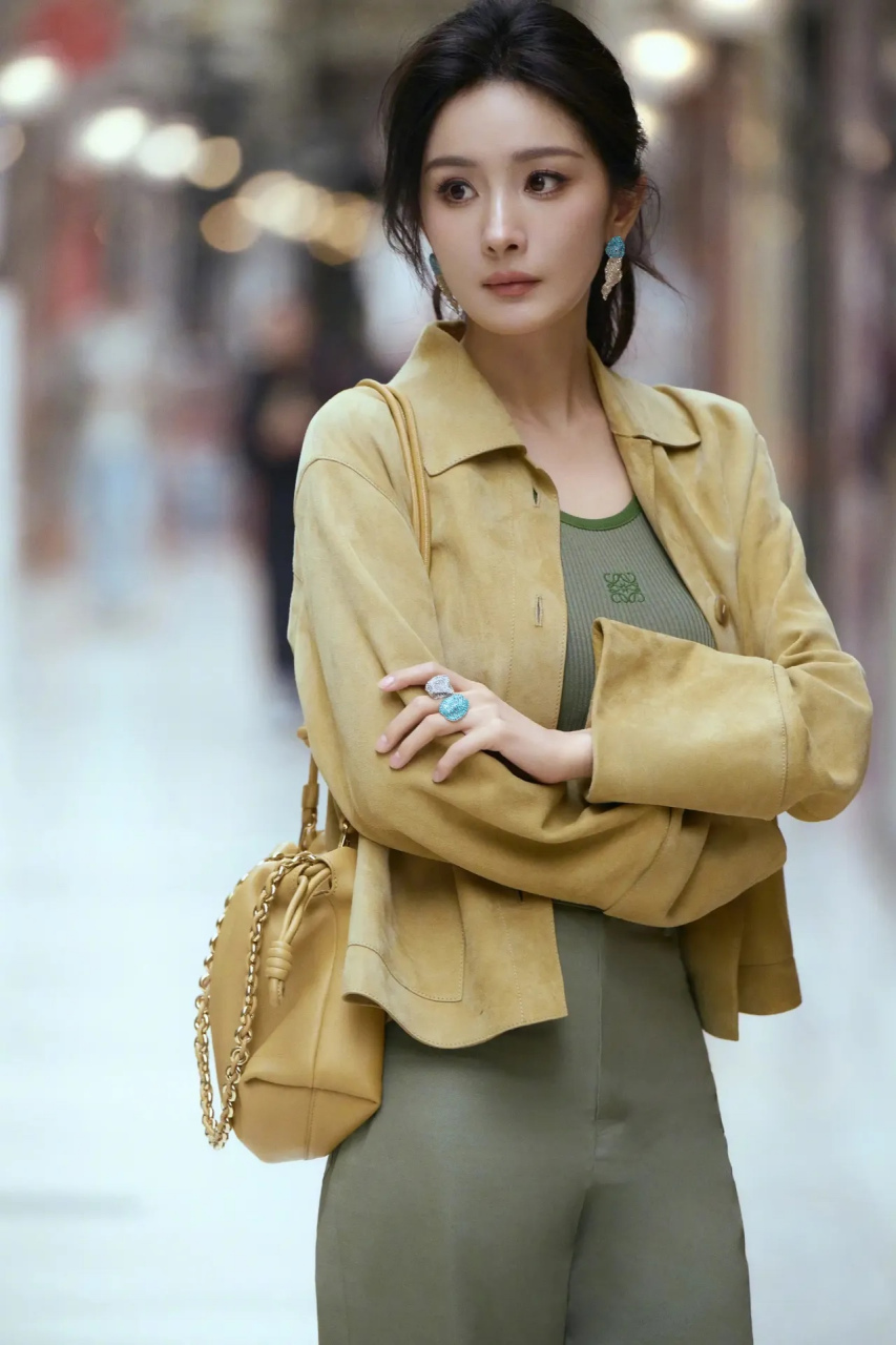 3月6日,杨幂突然被网友吐槽,有北京电影学院的考生透露自己考试的