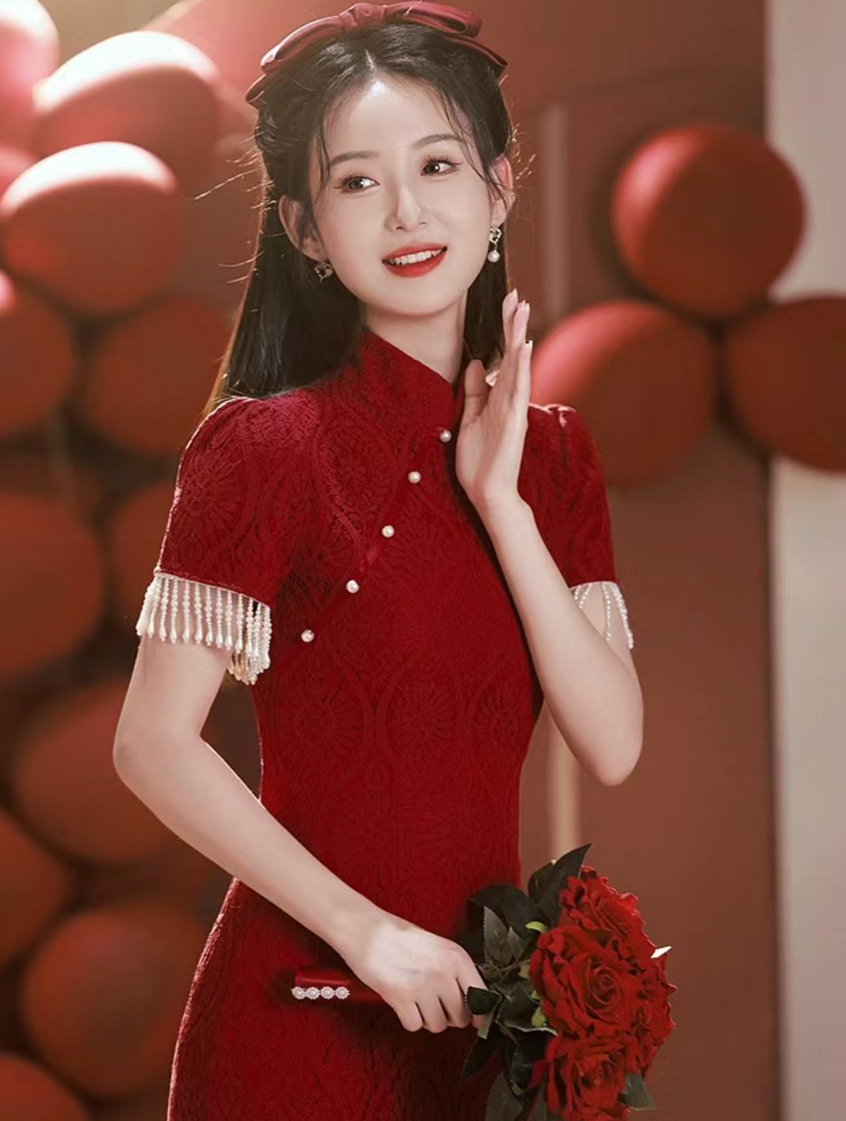 看看这身旗袍装是不是穿出了中国最美新娘的气质和样子?
