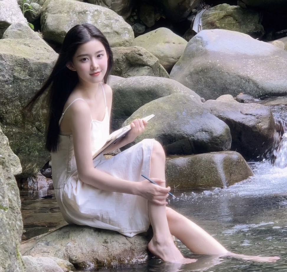 葛志坚·五言古风·女神节日颂