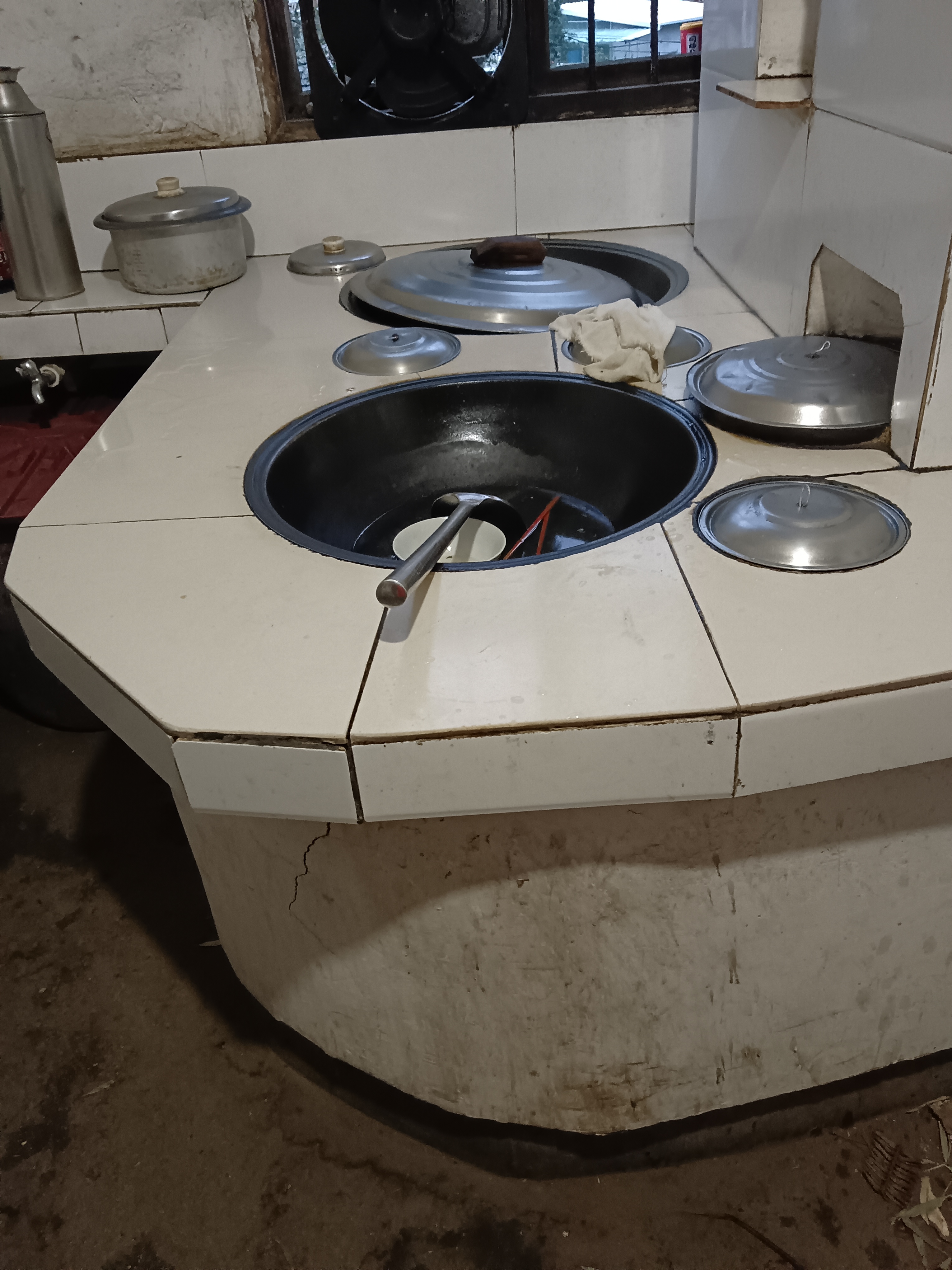 这样的灶台你们见过吗?究竟是哪个省份的?看着不太一般!