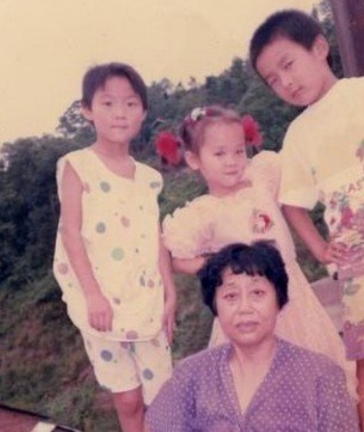 回顾盲人刘赛:24岁走红,倒贴2套房嫁到河南农村,被丈夫宠成宝