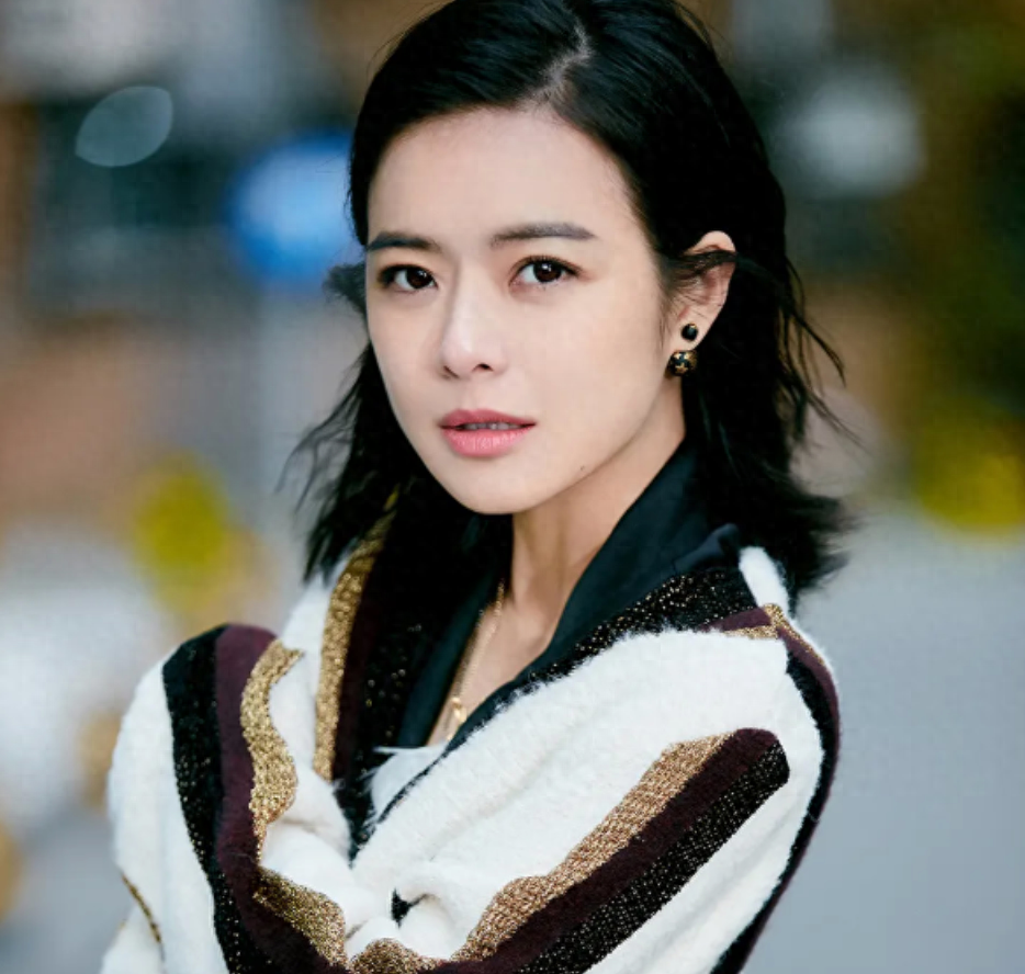 回顾主持人陈辰嫁给歌手余笛41岁为夫生子结婚11年过得如何