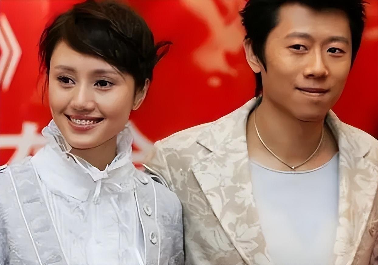 众所周知,袁泉夏雨是一对恩爱夫妻.当年,两人相遇在中戏的校园里.