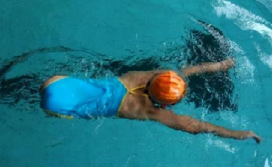 13岁女孩游泳 意外图片