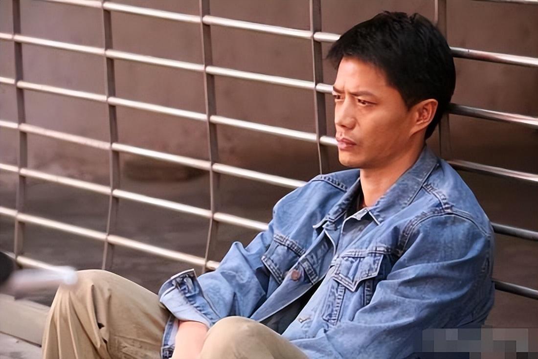 时间流转至2002年,段奕宏在参与电视剧《记忆的证明》时,与饰演女主角