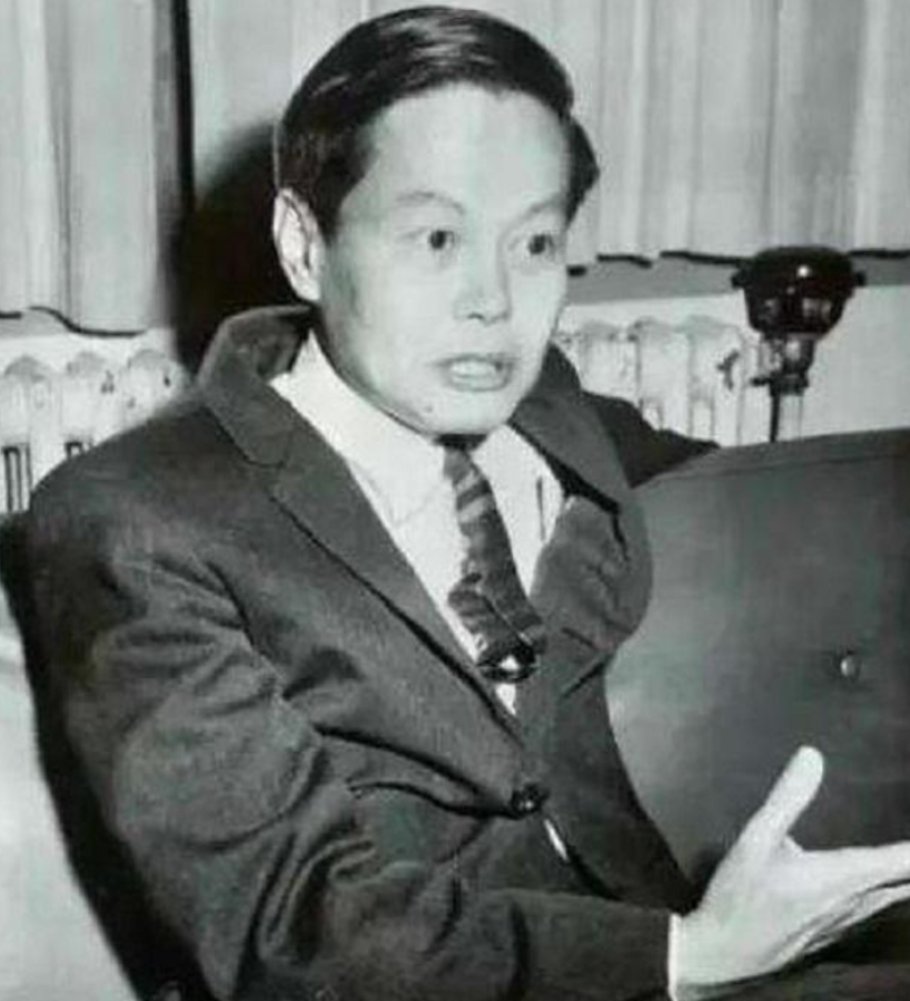 回顾杨振宁二婚娶小54岁的翁帆月薪都交给妻子如今幸福美满