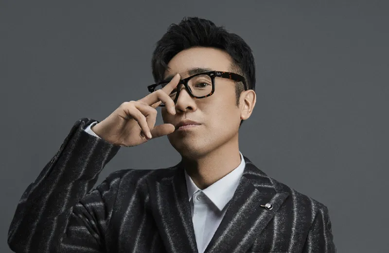 回顾演员于和伟:感激妻子在那段苦难日子里,相依相守10余年!