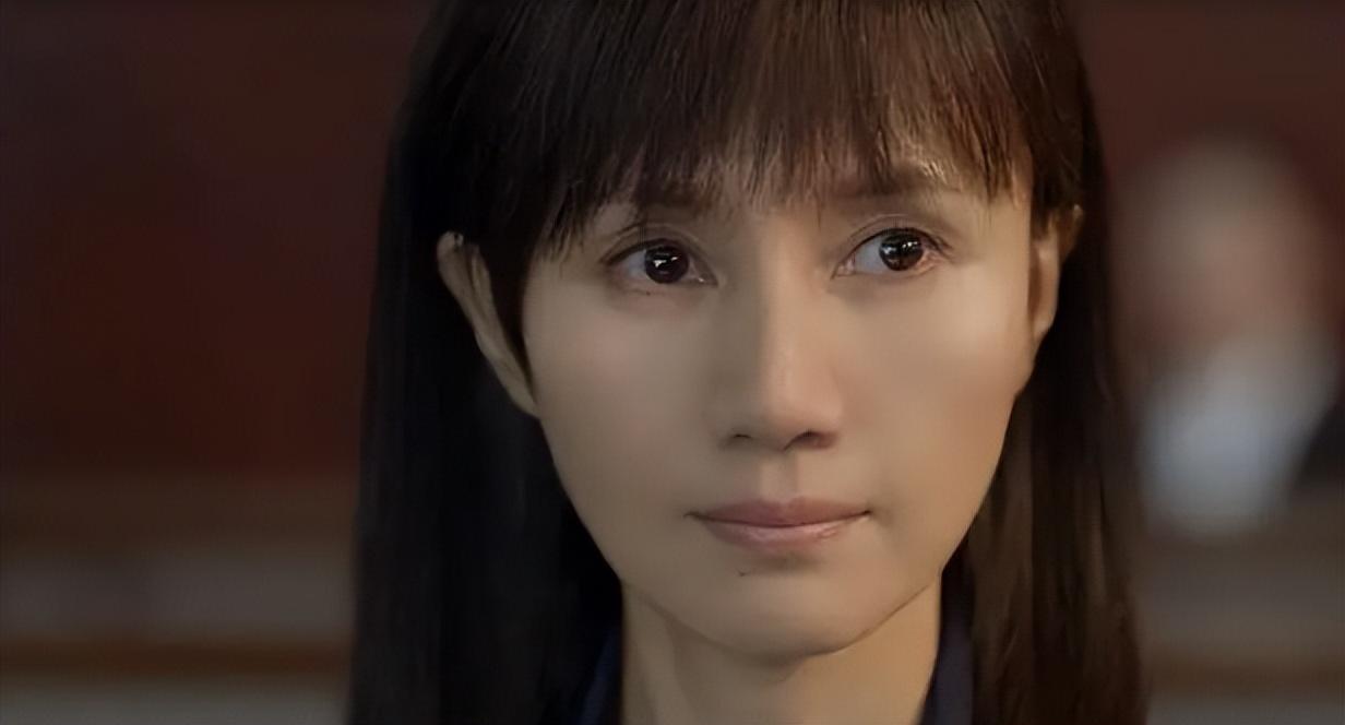 回顾不拍戏就消失47岁的袁泉已经走上了女演员的另一大道